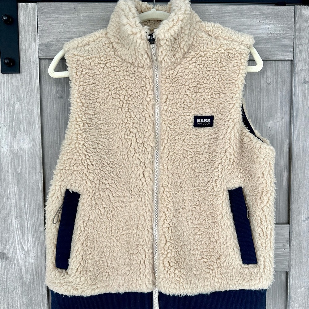 Bass Outdoor Woman's Faux-Sherpa Vest | Medium | Oatmeal | NWT
